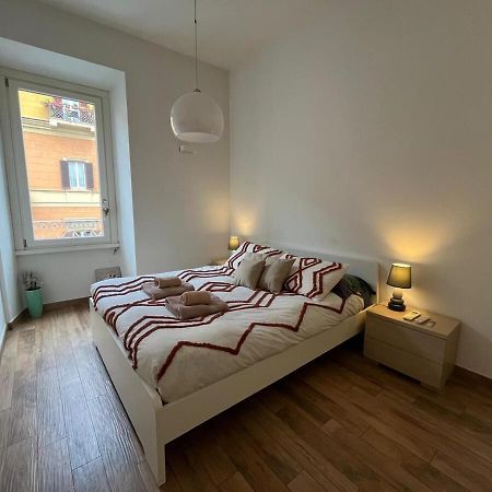 La Dolce Vita - Luxury Colosseum Boutique Apartment Rom Exteriör bild