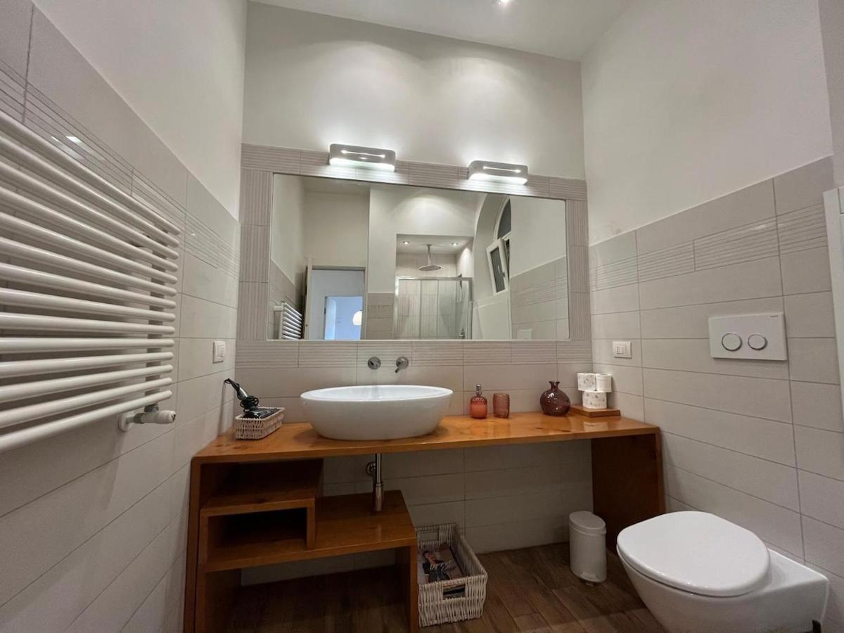 La Dolce Vita - Luxury Colosseum Boutique Apartment Rom Exteriör bild