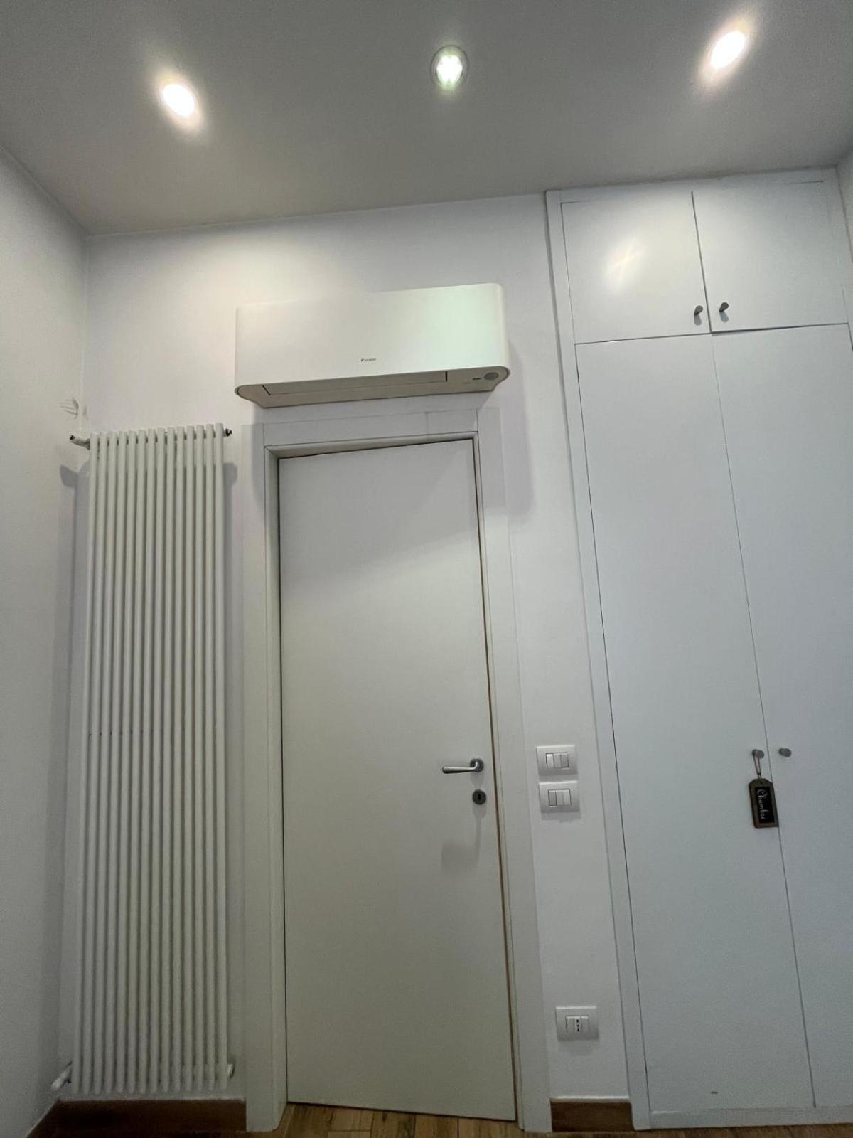 La Dolce Vita - Luxury Colosseum Boutique Apartment Rom Exteriör bild