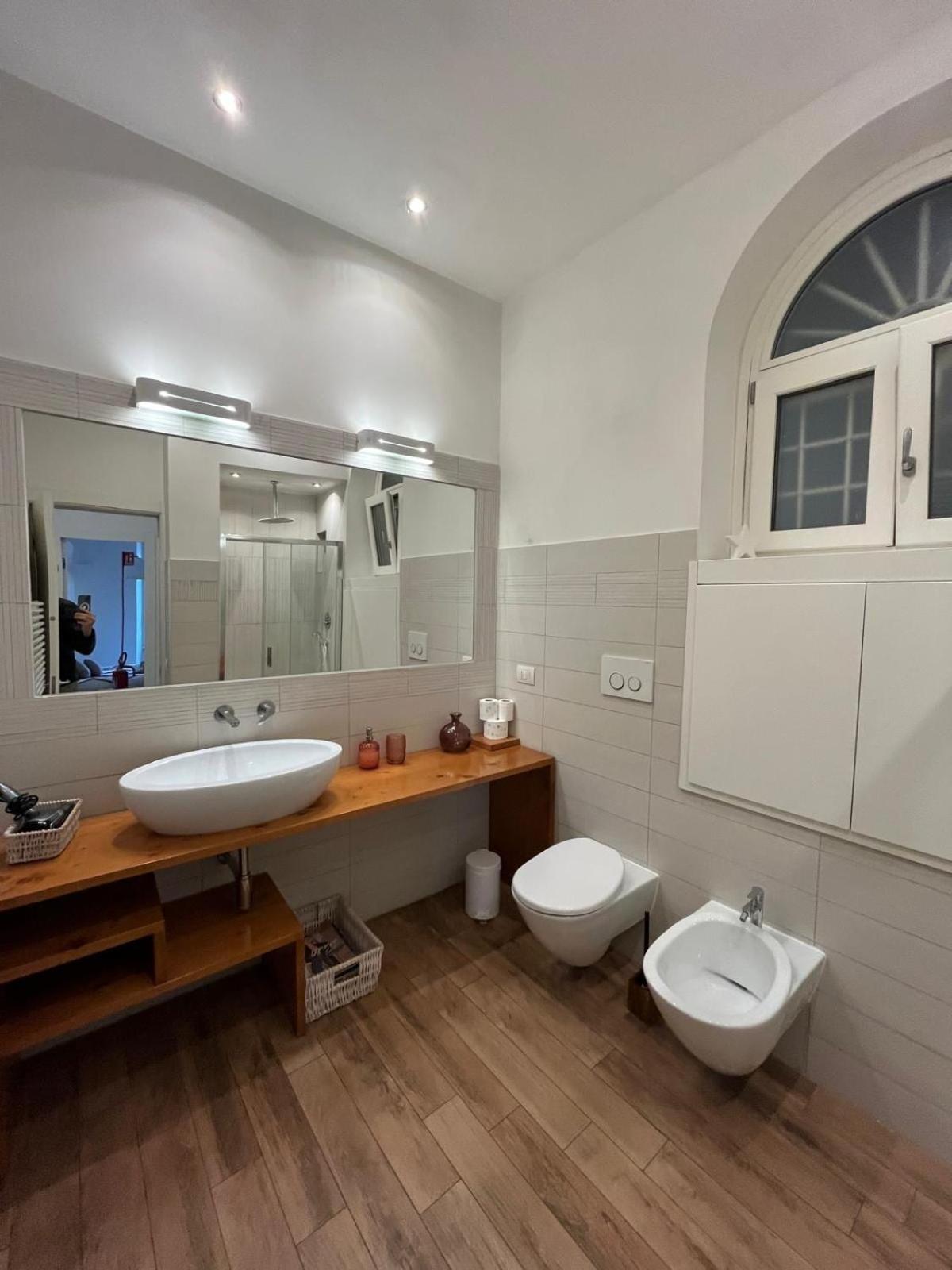 La Dolce Vita - Luxury Colosseum Boutique Apartment Rom Exteriör bild